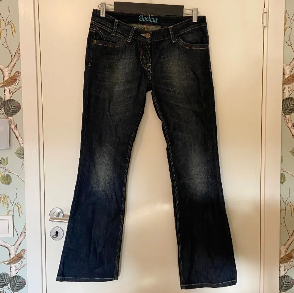 Jättefina jeans men tyvärr för små för mig!. Jeans & Byxor.