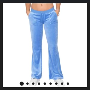 Blåa juicy byxor, använd 2/3 gånger jättefint skick  - Pris kan diskuteras 