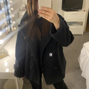 Kappa - Säljer min design by si kappa i storlek xs/s, färgen mörkblå💙💙 använd fåtal gånger 