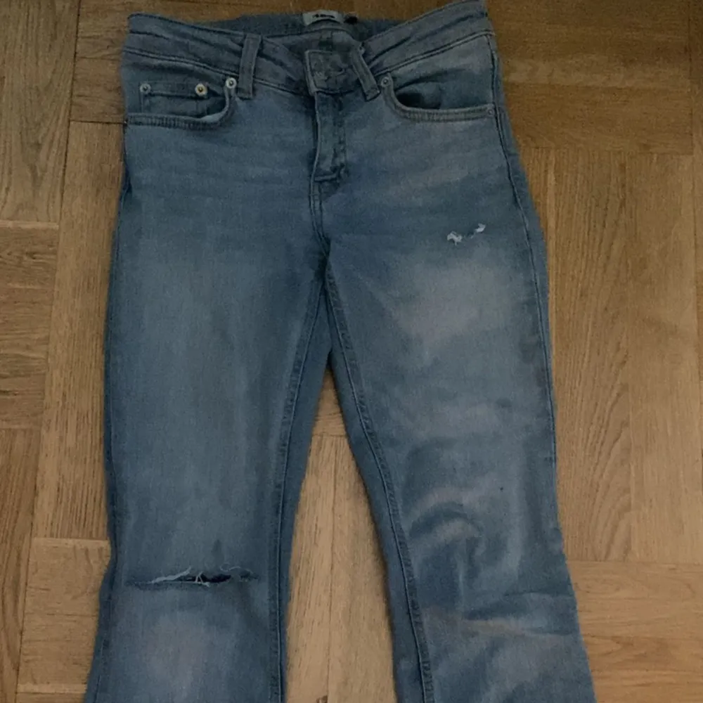 Jätte fina low waisted jeans från lager 157 säljer då det inte kommer till användning. Jeans & Byxor.