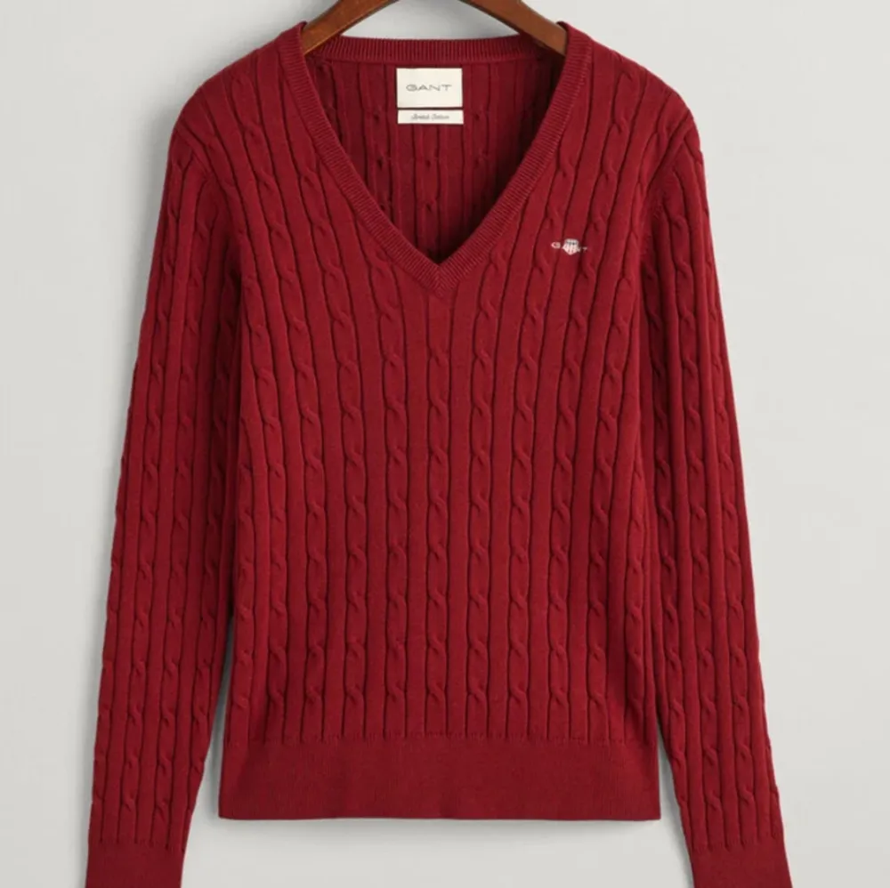 Stickad v-ringad tröja från Gant i storlek xs❤️ Nypris 1400 säljer för 450. Stickat.