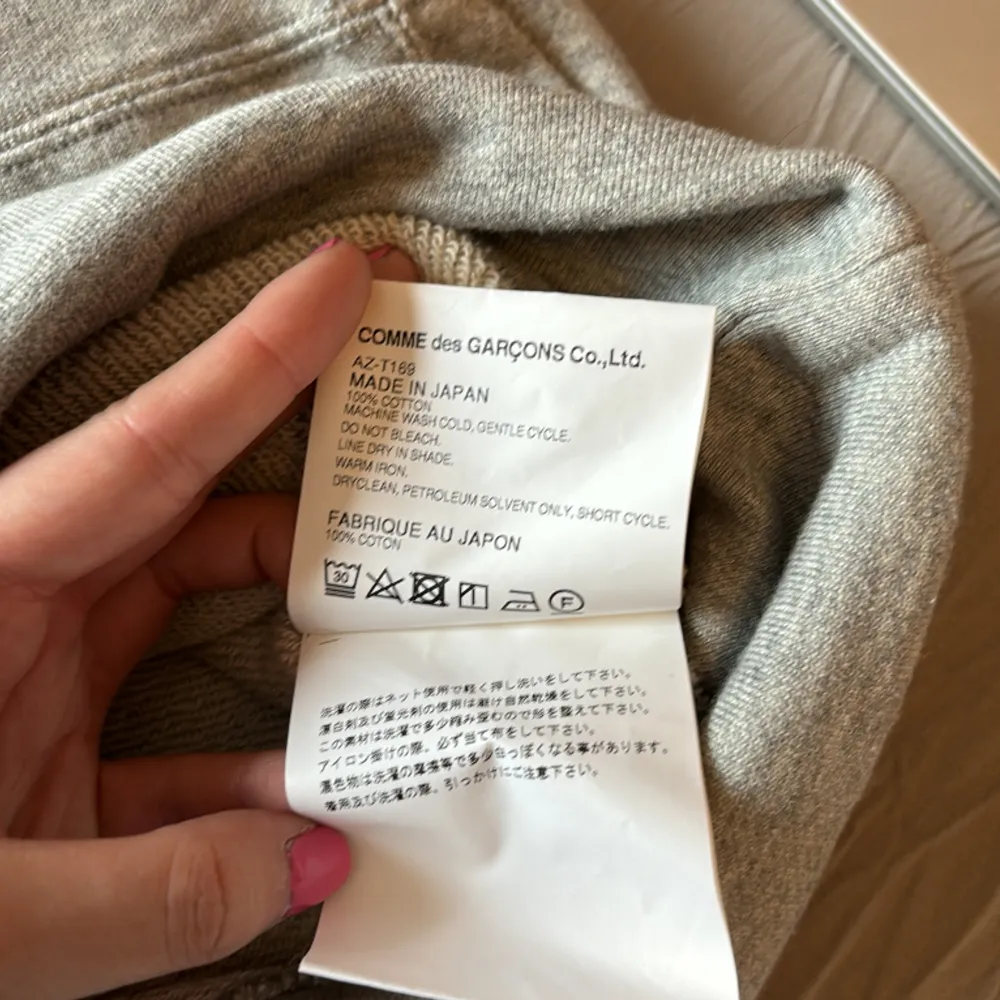 Hoodie från CDG i storlek S. Köpt för 2395. Helt ny, inga defekter m.m. . Tröjor & Koftor.