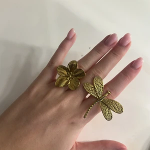 Guld ringar  - Säljer dessa två! Kommer ej till användning🥰 båda är justerbara och rostfria, 1 för 150 båda för 300