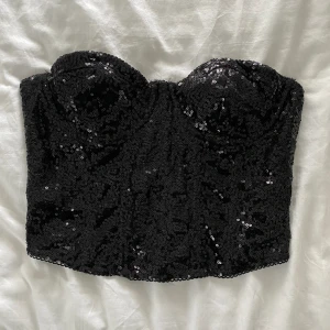 Paljett korsett  - Paljett korsett i storlek 36. Super fint skick✨ säljer för 100kr