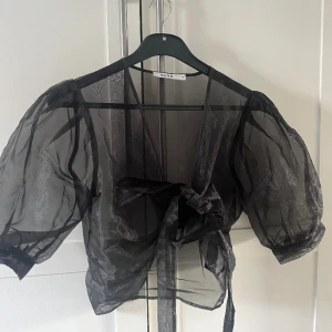 Mesh top nakd  - Superfin mesh top från Nakd. Står storlek 44 men eftersom den är omlott går den att göra mindre. Jag är storlek S/M och den är superfin!! 