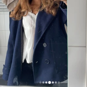 Mörkblå kappa - Säljer min populära kappa från Designbysi då den inte kommer till användning längre