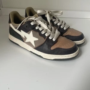 Bape SK8 Sta - A Bathing Ape Bape SK8 Sta Brown Ivory, fint skick och inga defekter. Skriv för mer bilder.