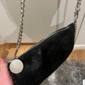 Väska - Liknande zadig väska i fint skick. Med glitter. Kan diskutera pris