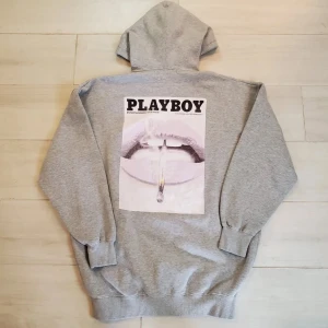 Playboy hoodie - Använd typ 2 gånger. Sen har den bara legat i garderoben 