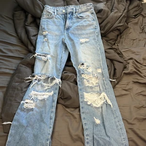 Bershka Jeans - 90s wide bershka jeans i storlek 32! Älskar dessa men passar mig tyvärr inte längre! 