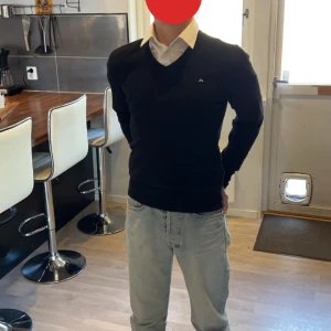 J.lindeberg merinoull  - Riktigt snygg J.Lindeberg tröja. Storlek M men passar som XS/S Den vackra modellen är 172cm lång