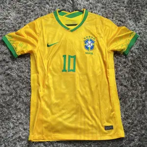 brasilen Fotbollströja med neymar på baksidan 