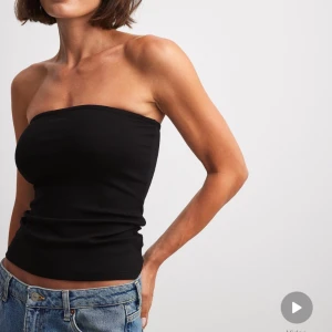 Bandeu- topp - Bandeu topp från NA-KD. Helt oanvänd och i nyskick. Pris kan diskuteras!!
