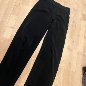 Kostymbyxor  - Kostymbyxor i svart, sköna och bekväma 