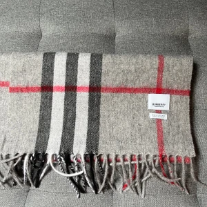 Burberry halsduk - Burberry halsduk Grå Storlek No Size