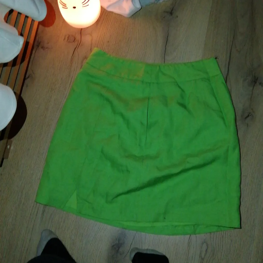En grön kjol från Gina  . Kjolar.
