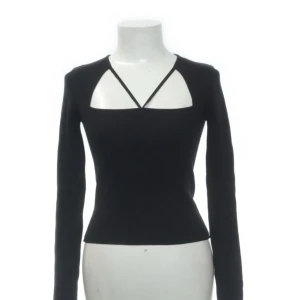 Zara topp - Långärmad topp från Zara som går att användas till vardags men även lite finare tillfällen.