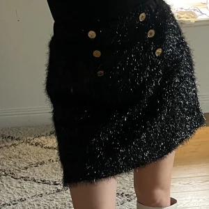 Ida Sjöstedt kjol - Kjolen är i ett häftigt glittrigt material. Aldrig använd! Den är stretchig i midjan så storleken är väldigt flexibel