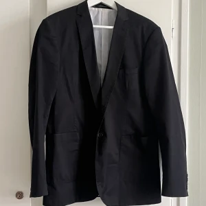 Svart kavaj från Tiger of Sweden  - Svart kavaj från Tiger of Sweden i fint skick. 