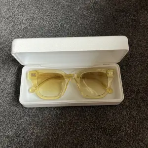 Säljer dessa gul/beige chimis 04 då dom längre inte kommer till användning, bra skick. Köpte dom i somras💓 skriv om ni har några frågor eller vill ha fler bilder 