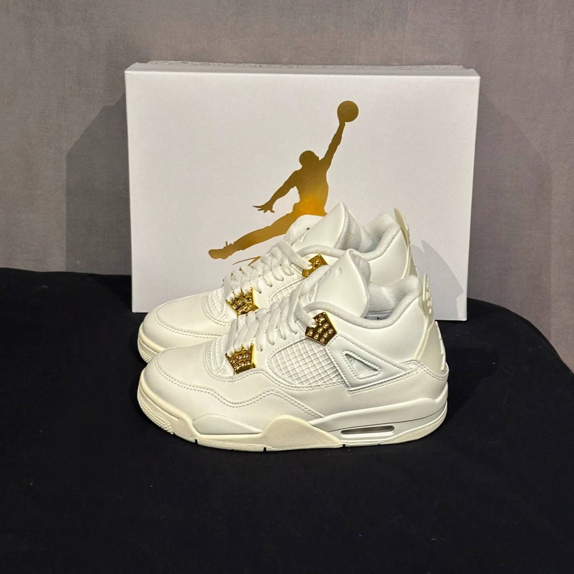 Jordan 4 Metallic Gold - 90