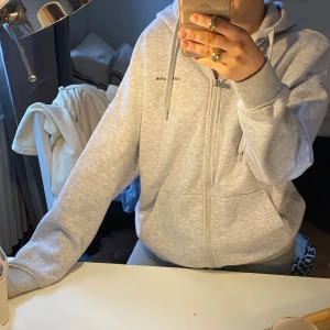 Huvtröja - I fint skick, från Newyorker 🌸