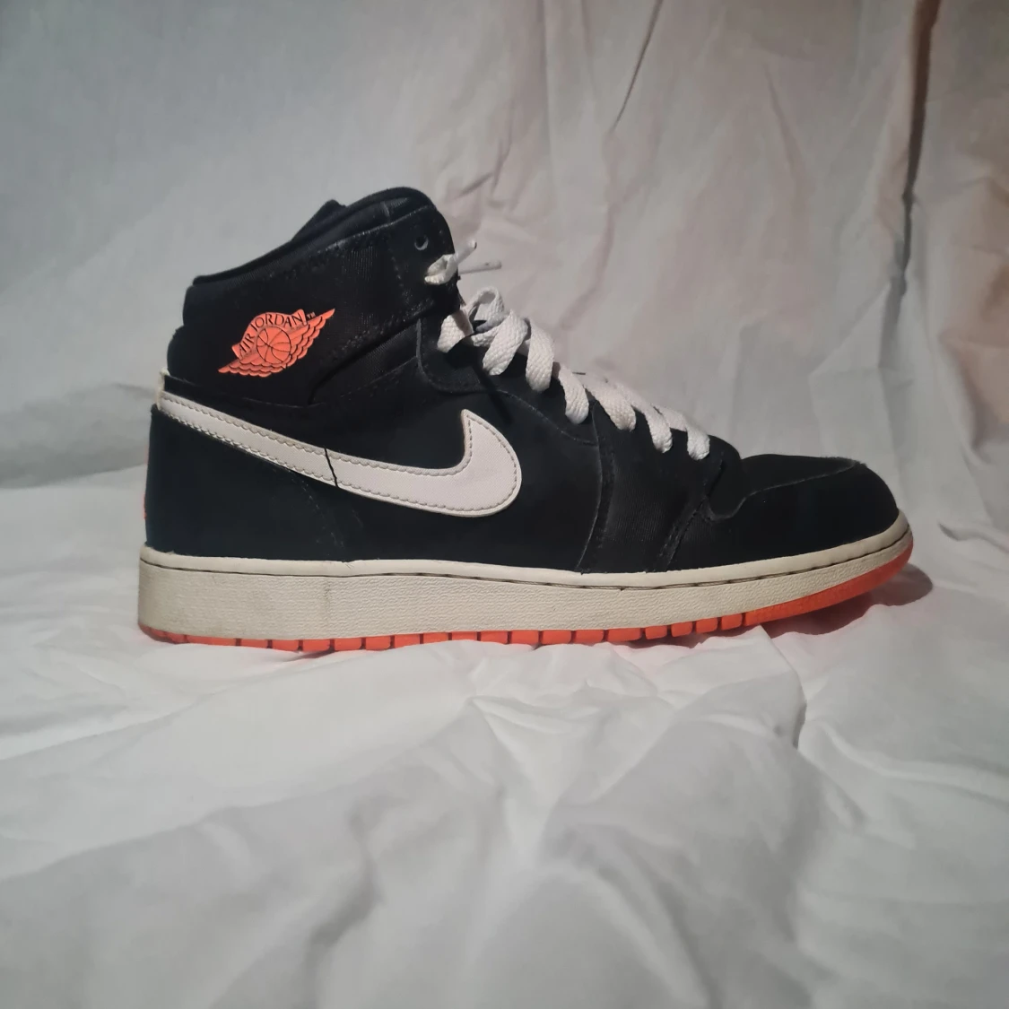 Snygga Nike air jordan retro high hot pink fushia white black. - 90