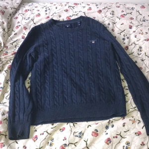 Gant tröja beställt helt ny men passade tyvärr inte  - S gant tröja passar både en kvinna/tjej och en man/kille 