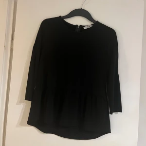 Blus  - En enkel blus till de mer festliga avktiviteterna. 