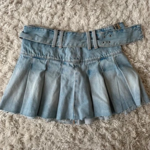 SÖKER!!! - Söker denna jeanskjol från zara i storlek xs!!!