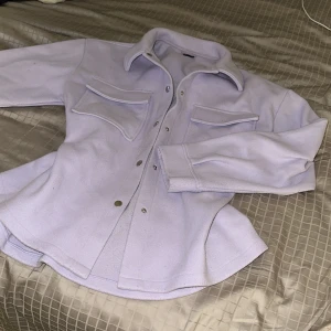 Jacka - Fin lila jacka från Gina tricot 🥰 