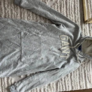 Gant sweatshirt klänning - Har en liten liten fläck som inte syns så mycket, annars mycket bra skick