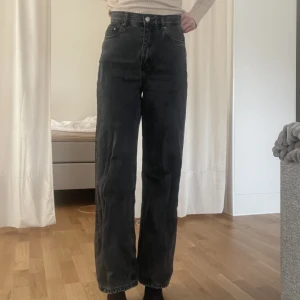 Dr Denim Jeans - Storlek 27 i midja. Inget fel, Säljer de dem blivit för stora på mig. Gråa. 