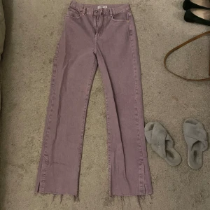 Lila jeans - Lila raka/vida jeans i fint skick