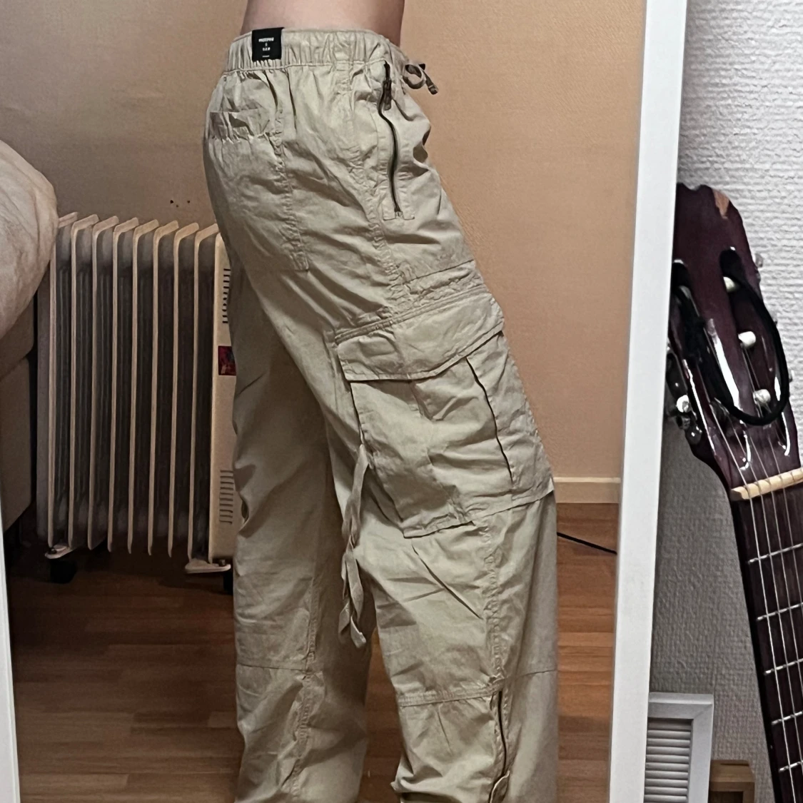 Limited edition lågmidjade beige cargo pants - 90