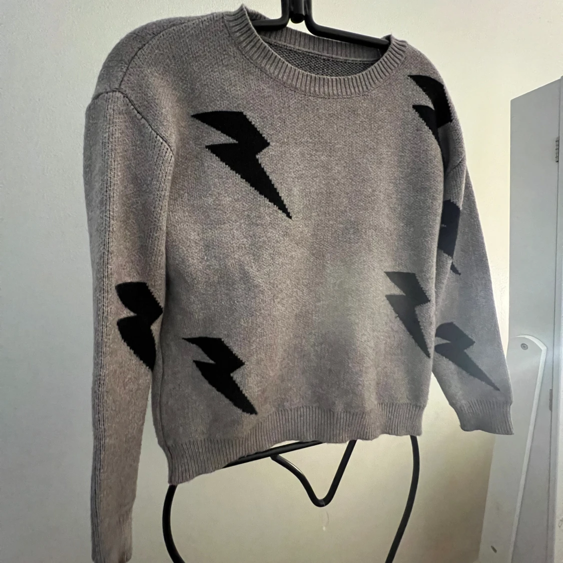 Stickad tröja med blixt  - 90