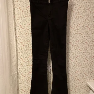 Bootcut jeans  - Svarta bootcut jeans aldrig använda 