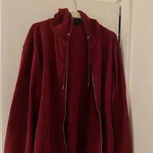 XL regular fit (perfect for L relaxed fit) Red zip-up hoodie 