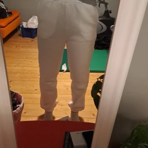 Mjukisbyxor - Bara provat. Lite genomskinlig. Funkar till S.