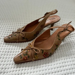 Vintage klackar  - Fina unika vintage klackar från tamaris i läder Säljer mer på depop @livsvintaqe🌷