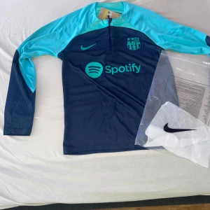 Barcelona tröja långärmad  - Helt ny, skön, bra kvalite
