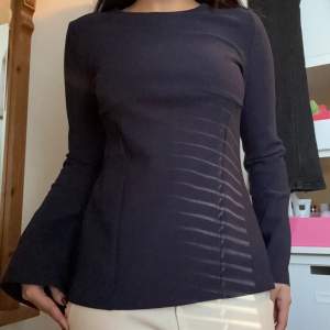 Snygg marinblå tröja från zara i storlek S. Köp direkt för 80kr 💞💞🙌