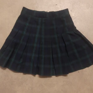 Veckad schoolgirl kjol h&m - Storlek; 32/ XXS