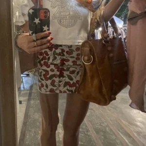 Cherry pennkjol - Supersöt pennkjol med körsbär på 🍒🍒🍒🍒köpt vintage utomlands 