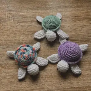 Otroligt söta små sköldpaddor, perfekt att ge till present till någon☺️ Klicka inte på köp knappen utan skriv i chatten om du är intresserad eller har en fråga☺️❤️ 