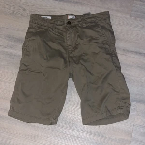 Jack & Jones - Säljer dessa Jack & Jones shorts.