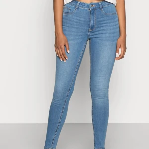 Bikbok skinny jeans - En helt ny byxa som är köpt från bikbok utomlands för 500kr lappen allt är kvar. Kontakta gärna om mer information!