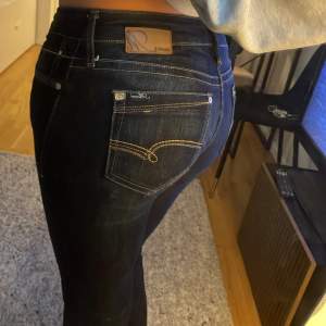 Säljer ett par Mavi jeans i storleken 28x32. Jättebra skick, knappt använda.