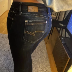 Mavi Jeans - Säljer ett par Mavi jeans i storleken 28x32. Jättebra skick, knappt använda.