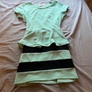 Klänning  - Super fin Turkos blå klänning från Thailand. Bra skick 